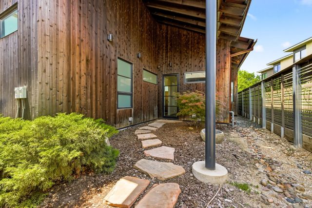 20 Vanguard Way, Dallas, TX 75243