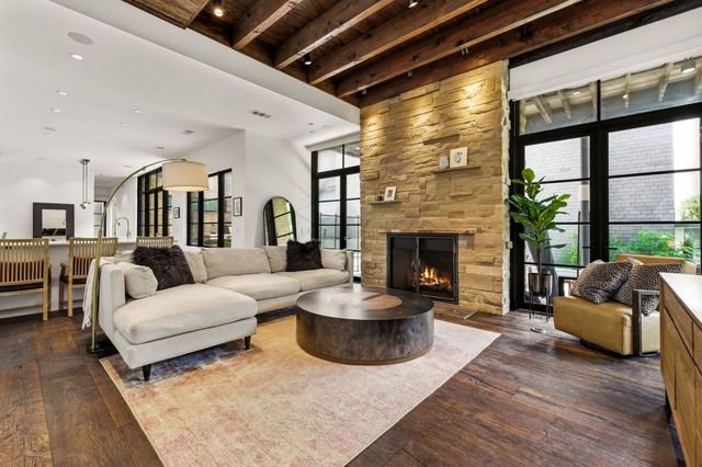 20 Vanguard Way, Dallas, TX 75243