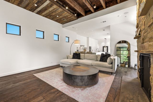 20 Vanguard Way, Dallas, TX 75243