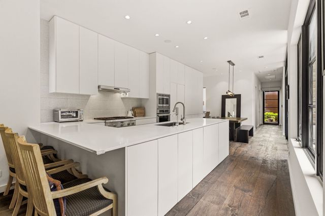 20 Vanguard Way, Dallas, TX 75243