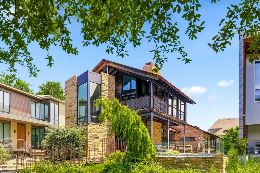 20 Vanguard Way, Dallas, TX 75243