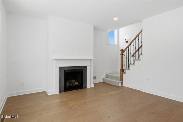 32 Bradley Circle, Halfmoon, NY 12065