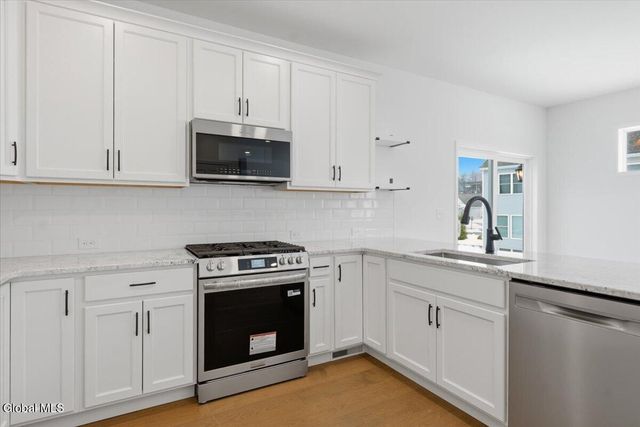 32 Bradley Circle, Halfmoon, NY 12065