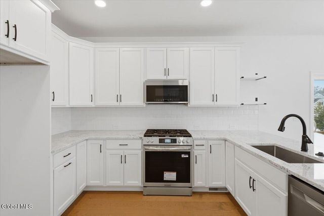 32 Bradley Circle, Halfmoon, NY 12065