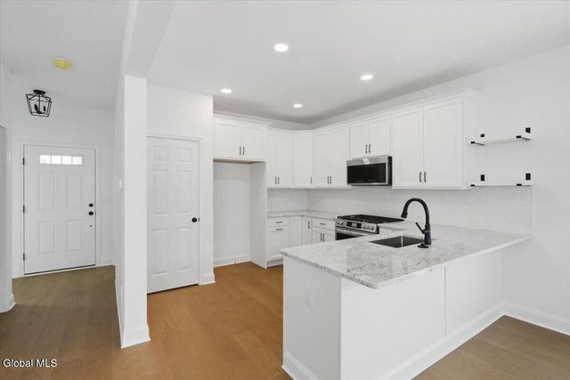 32 Bradley Circle, Halfmoon, NY 12065