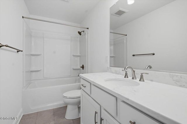 32 Bradley Circle, Halfmoon, NY 12065