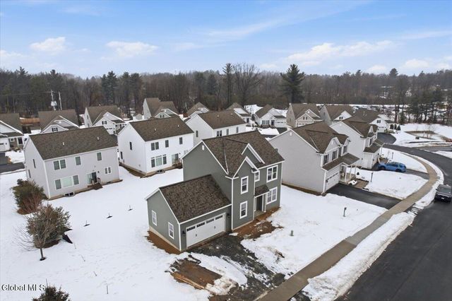 32 Bradley Circle, Halfmoon, NY 12065