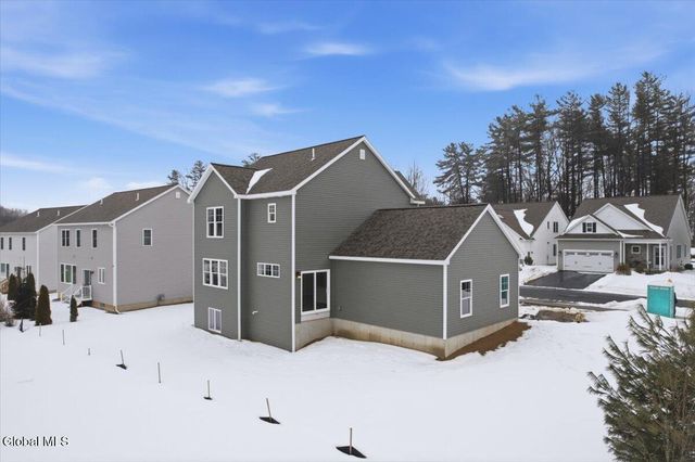 32 Bradley Circle, Halfmoon, NY 12065