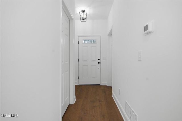 32 Bradley Circle, Halfmoon, NY 12065