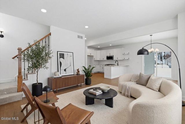 32 Bradley Circle, Halfmoon, NY 12065