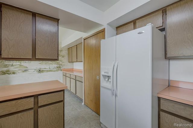 3108 Schoolhouse Drive, Waterford, MI 48329