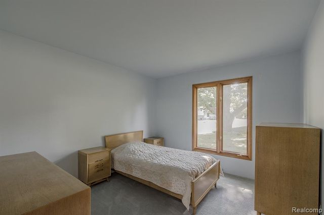 3108 Schoolhouse Drive, Waterford, MI 48329