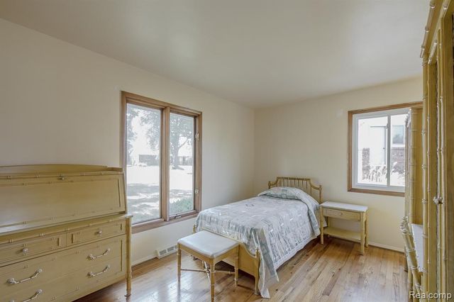 3108 Schoolhouse Drive, Waterford, MI 48329