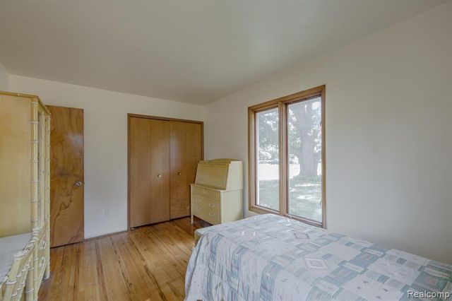 3108 Schoolhouse Drive, Waterford, MI 48329
