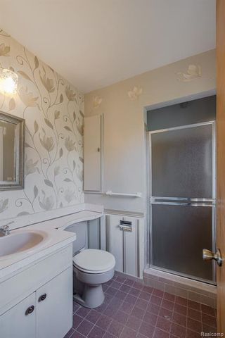 3108 Schoolhouse Drive, Waterford, MI 48329