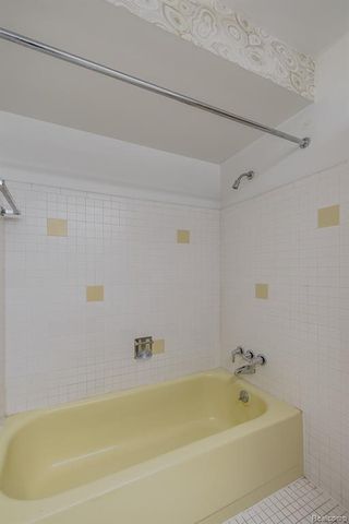 3108 Schoolhouse Drive, Waterford, MI 48329