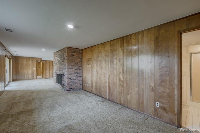 3108 Schoolhouse Drive, Waterford, MI 48329