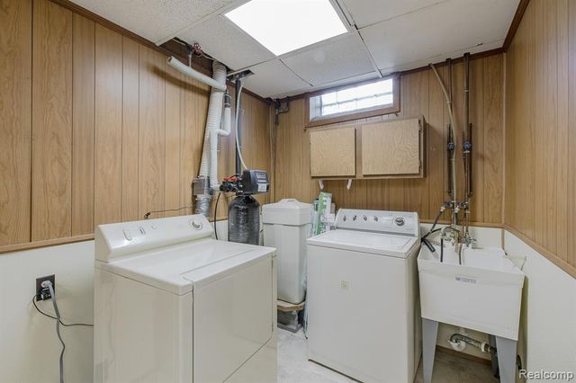 3108 Schoolhouse Drive, Waterford, MI 48329