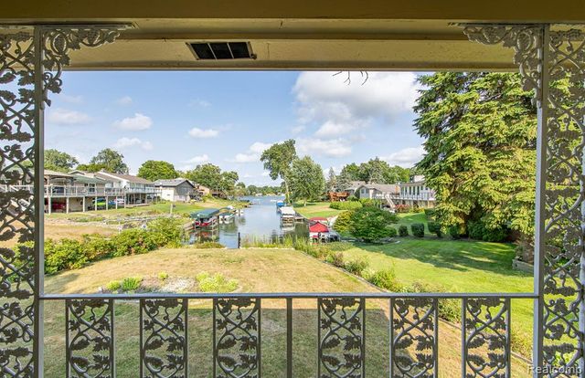 3108 Schoolhouse Drive, Waterford, MI 48329