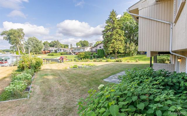 3108 Schoolhouse Drive, Waterford, MI 48329