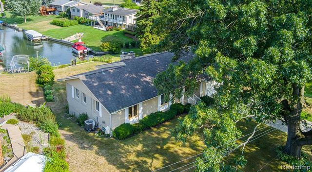 3108 Schoolhouse Drive, Waterford, MI 48329