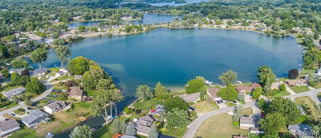 3108 Schoolhouse Drive, Waterford, MI 48329