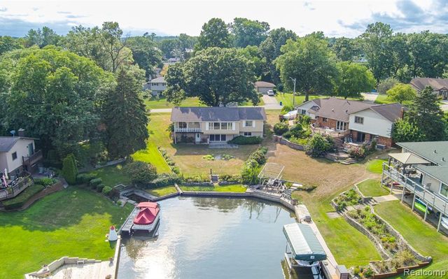 3108 Schoolhouse Drive, Waterford, MI 48329