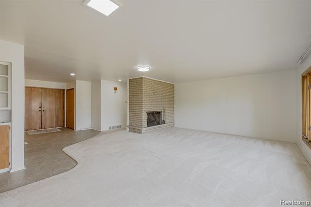 3108 Schoolhouse Drive, Waterford, MI 48329