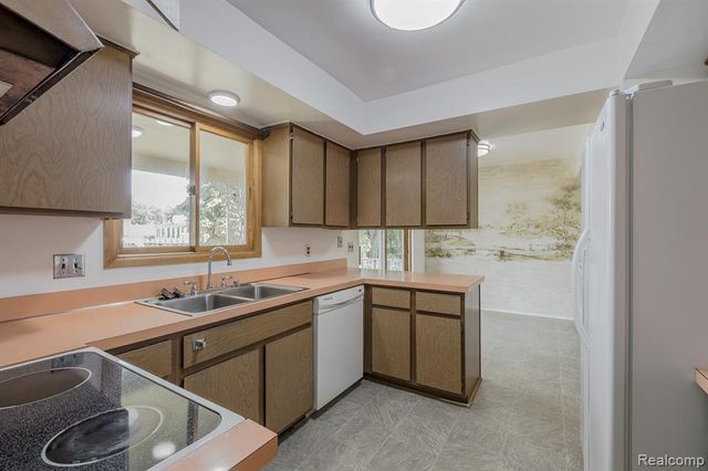 3108 Schoolhouse Drive, Waterford, MI 48329