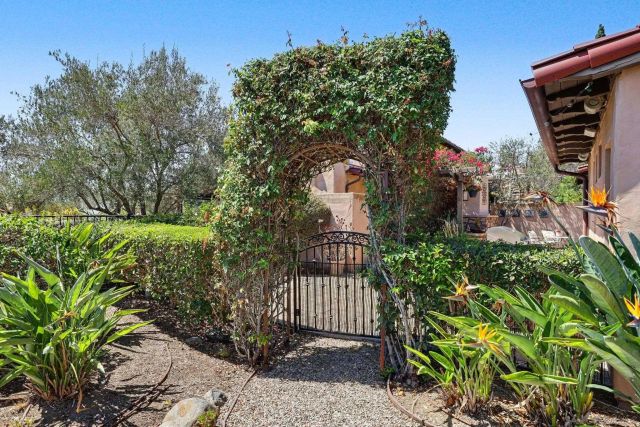 7929 Entrada De Luz East, San Diego, CA 92127