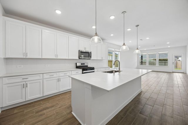 657 Amber Falls Drive, Montgomery, TX 77356