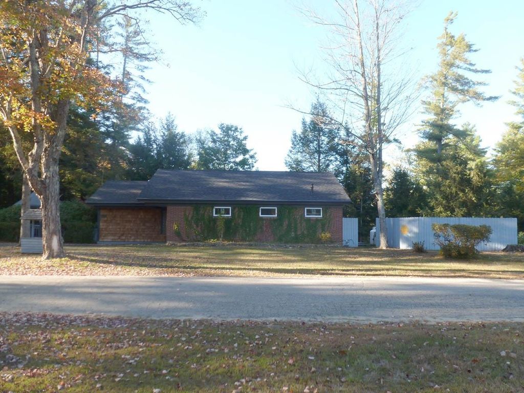 3 Shop Road, Hill, NH 03243