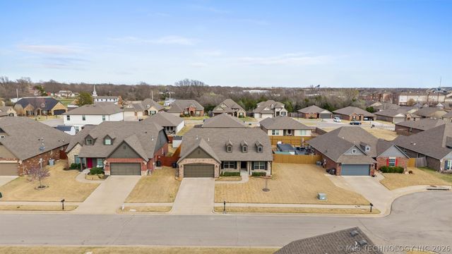 1910 Roman Street, Bartlesville, OK 74006