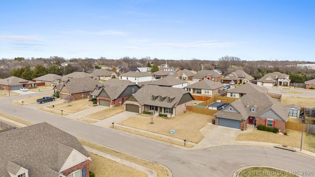 1910 Roman Street, Bartlesville, OK 74006