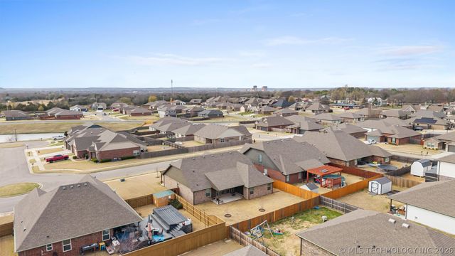 1910 Roman Street, Bartlesville, OK 74006