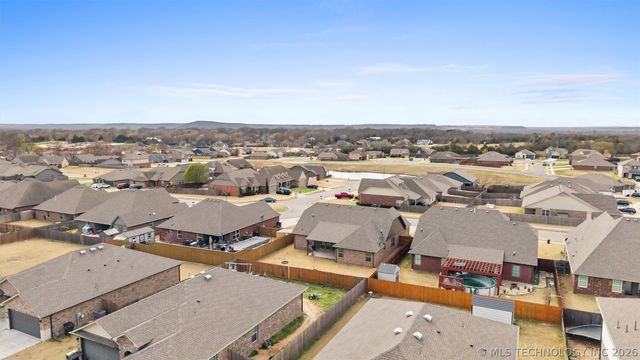 1910 Roman Street, Bartlesville, OK 74006