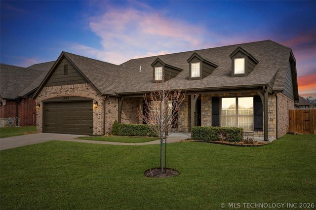 1910 Roman Street, Bartlesville, OK 74006