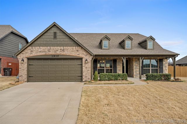 1910 Roman Street, Bartlesville, OK 74006