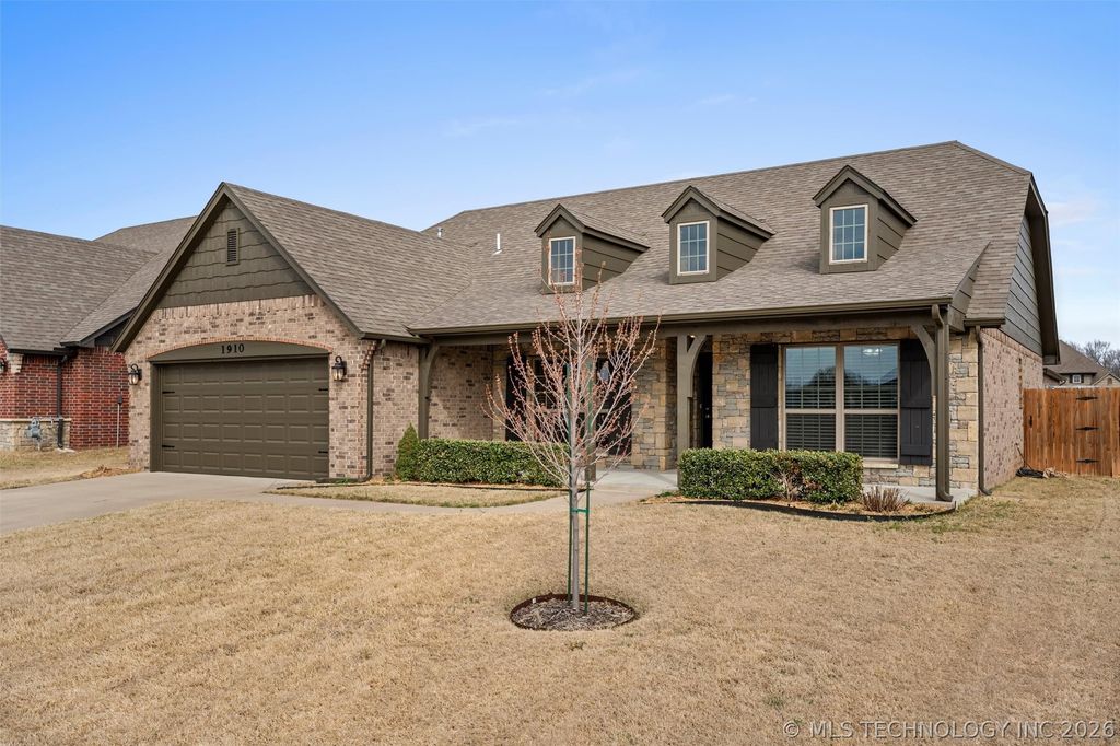 1910 Roman Street, Bartlesville, OK 74006
