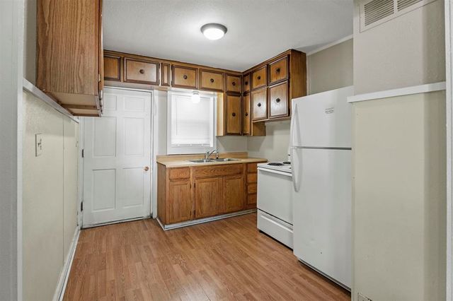 121-127 W 31st St N, Wichita, KS 67204