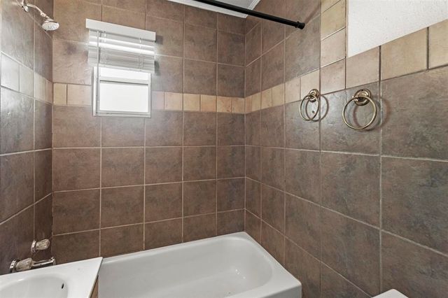 121-127 W 31st St N, Wichita, KS 67204