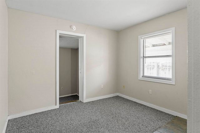 121-127 W 31st St N, Wichita, KS 67204