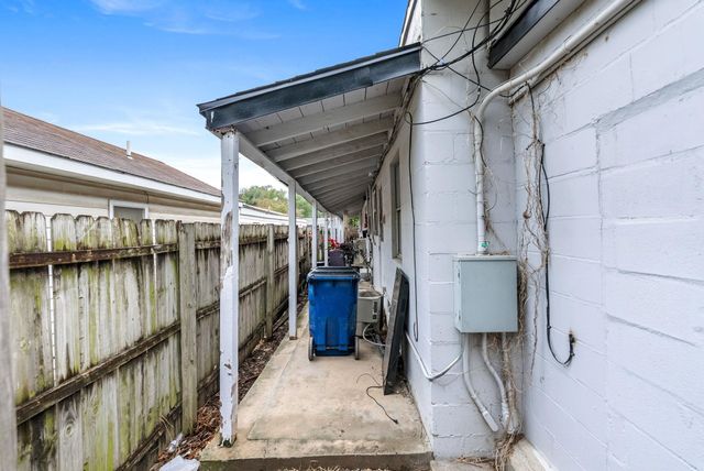 121-127 W 31st St N, Wichita, KS 67204