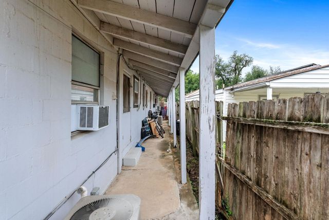 121-127 W 31st St N, Wichita, KS 67204