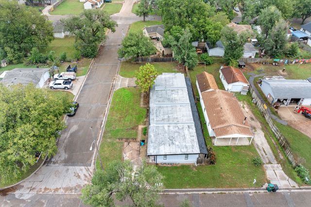 121-127 W 31st St N, Wichita, KS 67204