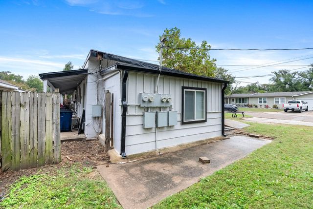 121-127 W 31st St N, Wichita, KS 67204