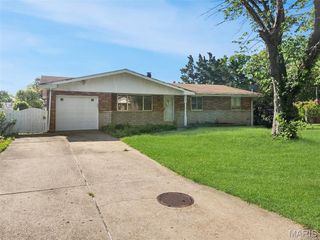 1146 Hawkstone Lane, St Louis, MO 63125