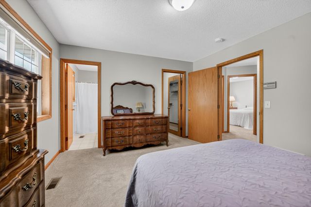 9244 Dunbar Knoll N, Brooklyn Park, MN 55443