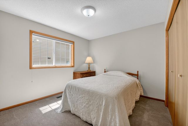 9244 Dunbar Knoll N, Brooklyn Park, MN 55443