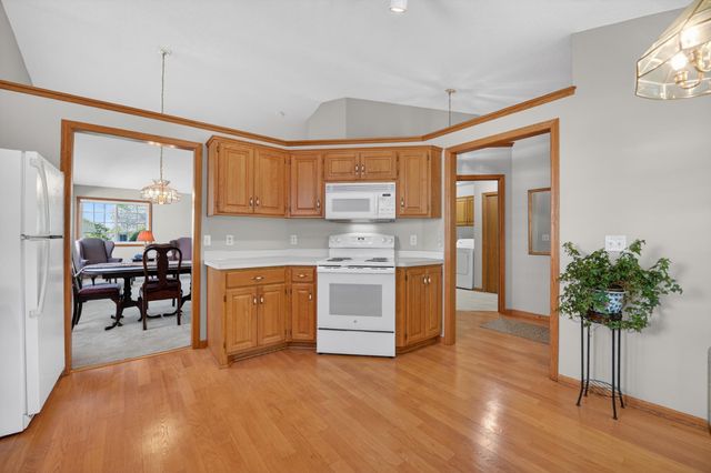 9244 Dunbar Knoll N, Brooklyn Park, MN 55443